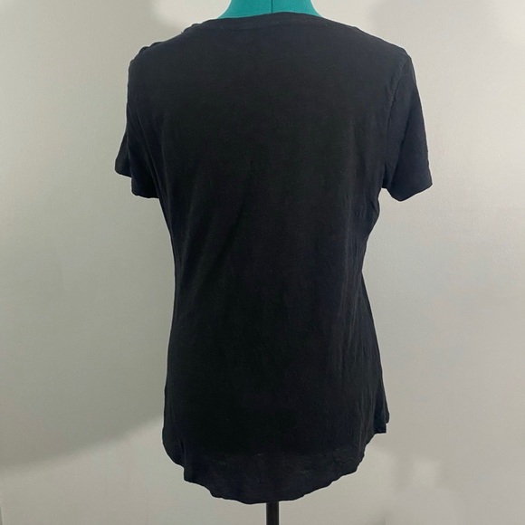 Old navy Relaxed Fit Round Neck Black Tee - Picture 3 of 8
